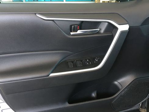 Used 2022 Toyota RAV4 SE w/ Convenience Package AWD/4WD image 21