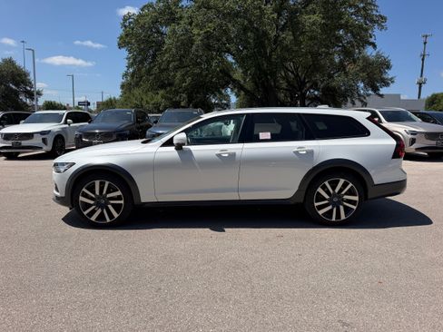 Used 2021 Volvo V90 T6 Cross Country w/ Advanced Package AWD/4WD image 3