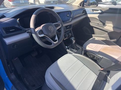 Used 2023 Volkswagen Taos SE w/ Black Wheel Package image 2