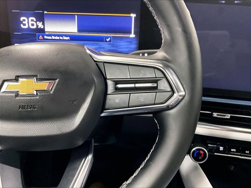 Used 2025 Chevrolet Equinox EV LT image 23