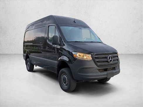 Used 2024 Mercedes-Benz Sprinter 2500 image 3