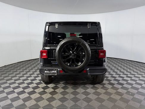 Used 2025 Jeep Wrangler Unlimited Sahara AWD/4WD image 8
