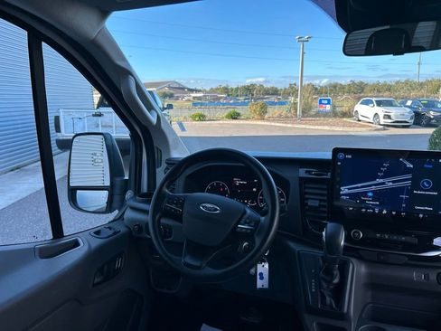 Used 2023 Ford Transit 350 XLT image 9