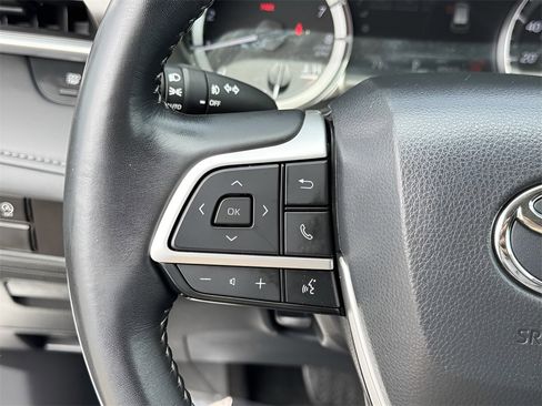 Used 2024 Toyota Highlander LE image 16