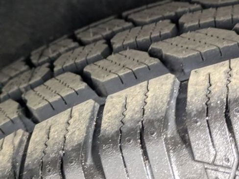 Used 2023 Chrysler Pacifica Touring-L image 7