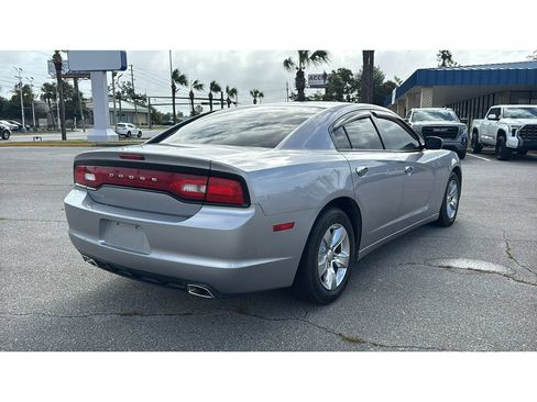 Used 2013 Dodge Charger SE RWD image 6
