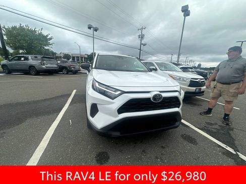 Used 2023 Toyota RAV4 LE FWD image 5