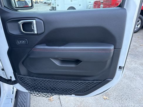 Used 2020 Jeep Gladiator Rubicon image 17