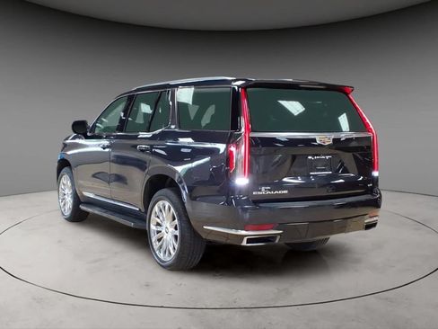 Used 2022 Cadillac Escalade Premium Luxury AWD/4WD image 4