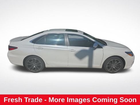 Used 2016 Toyota Camry SE FWD image 1