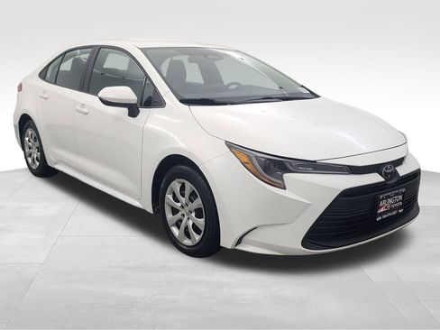 Used 2024 Toyota Corolla LE image 2