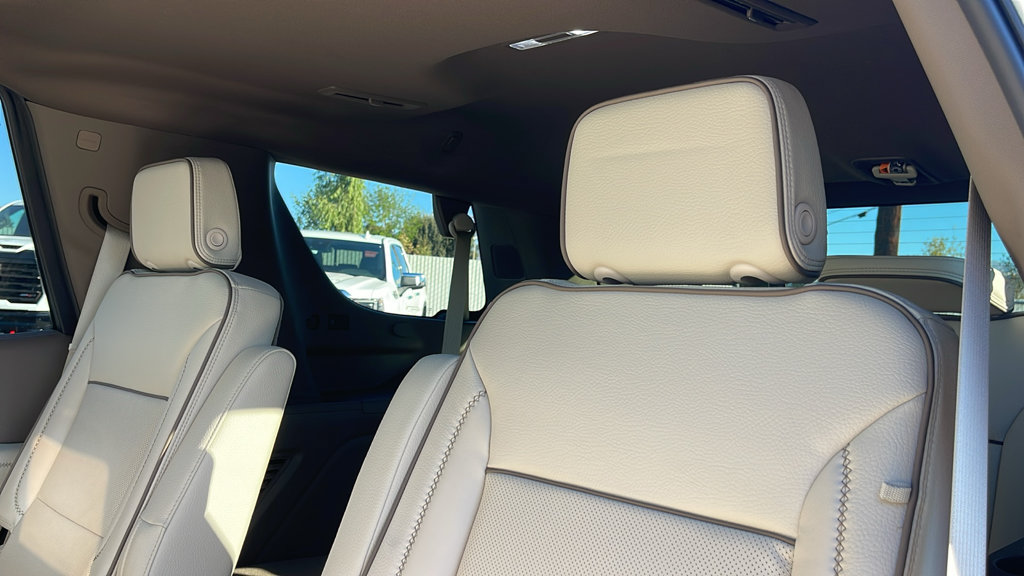 New 2026 GMC Yukon Denali w/ Denali Reserve Package AWD/4WD image 13
