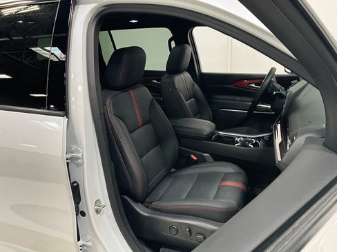 Used 2024 Chevrolet Traverse RS image 6