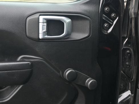 Used 2021 Jeep Gladiator Sport AWD/4WD image 15