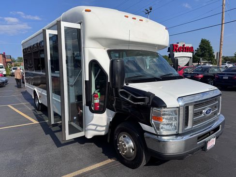 Used 2016 Ford E-450 and Econoline 450 Super Duty w/ Shuttle Bus Prep Package RWD image 20