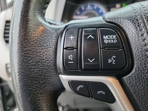 Used 2020 Toyota Sienna XLE image 7