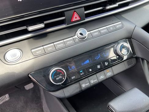 Used 2024 Hyundai Elantra SEL FWD image 28