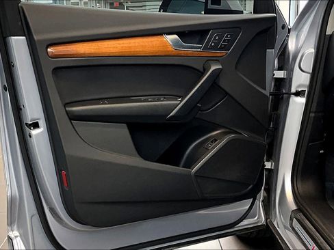 Used 2023 Audi Q5 2.0T Premium w/ Convenience Package image 21