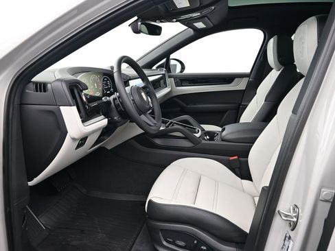 New 2026 Porsche Cayenne Coupe image 4