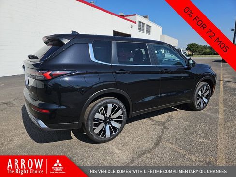 New 2025 Mitsubishi Outlander SE image 14