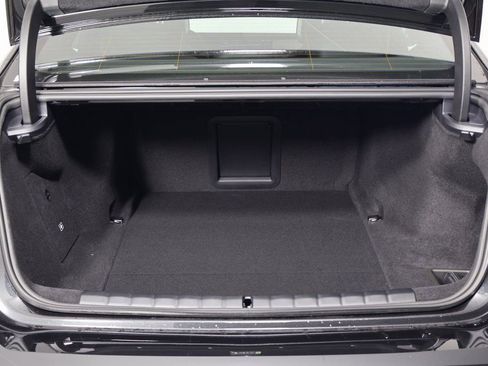 Used 2026 BMW i7 eDrive50 w/ M Sport Package RWD image 8