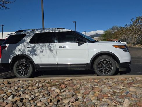 Used 2015 Ford Explorer XLT w/ Equipment Group 201B image 4