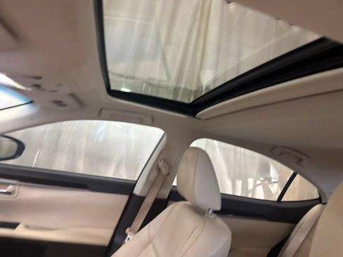 Used 2016 Lexus ES 350 w/ Luxury Package w/Wood Trim FWD image 11