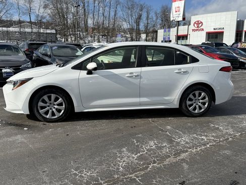 Certified 2022 Toyota Corolla LE image 3