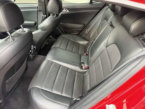 Used 2018 Kia Stinger GT2 image 13