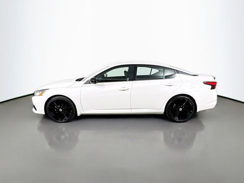 Used 2022 Nissan Altima 2.5 SR w/ Midnight Edition Package image 2