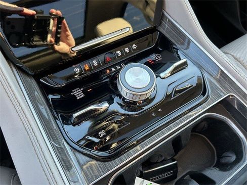 Used 2022 Jeep Wagoneer Series III w/ Premium Group I image 22