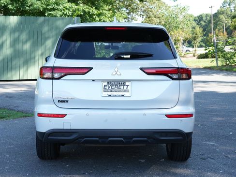 Used 2024 Mitsubishi Outlander ES FWD image 5