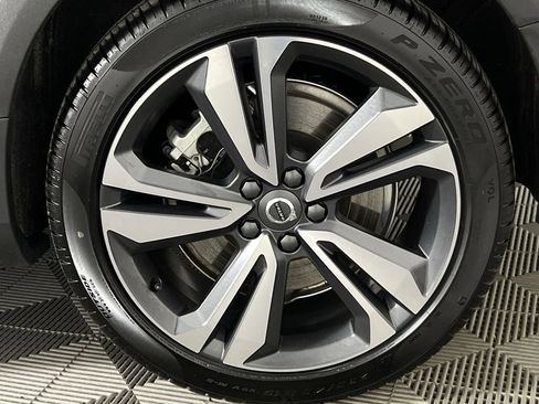 Used 2025 Volvo V60 B5 Cross Country Plus image 18