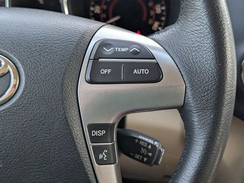 Used 2012 Toyota Highlander Limited w/ Tow Pkg AWD/4WD image 16