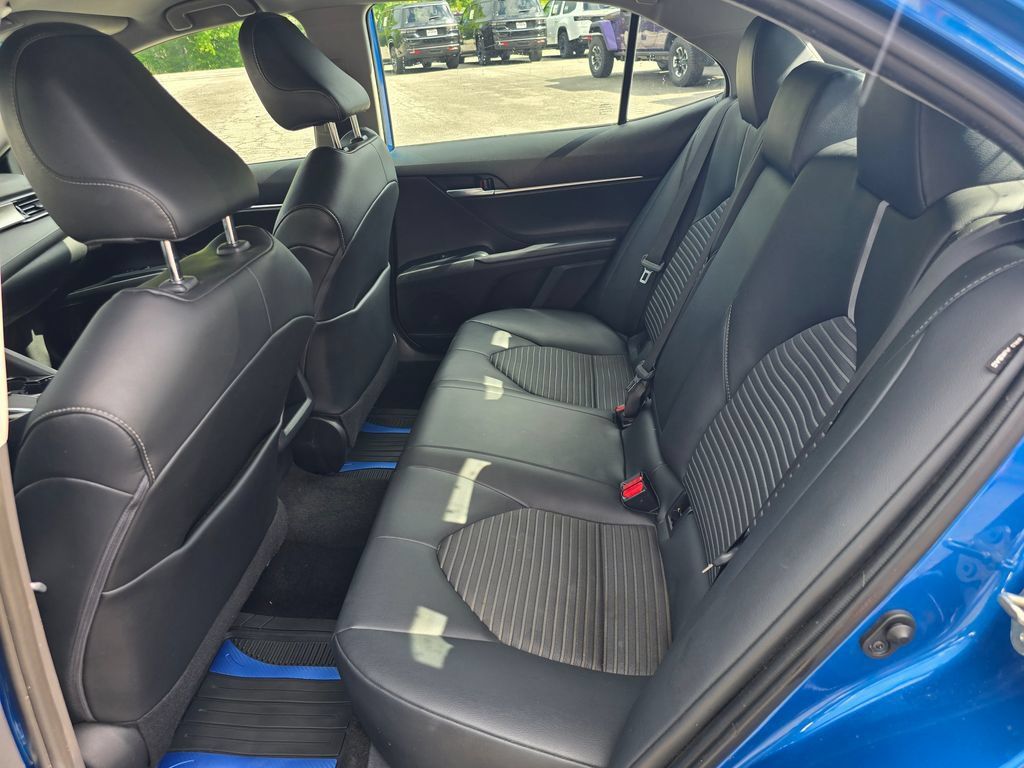 Used 2020 Toyota Camry SE FWD image 10