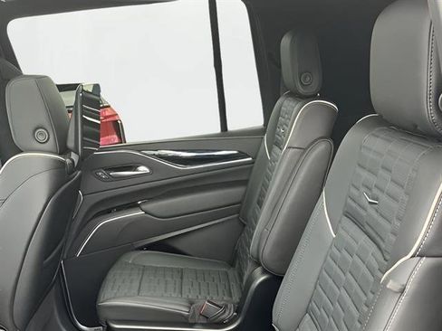 Certified 2024 Cadillac Escalade ESV V w/ Heavy-Duty Trailer Package image 10