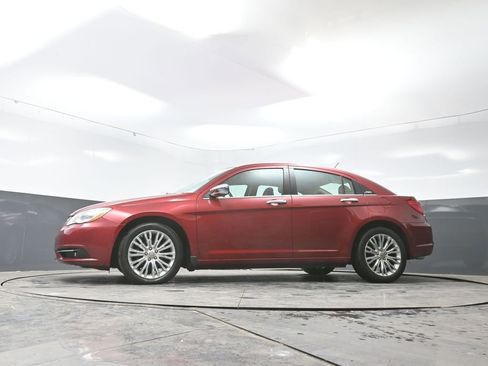 Used 2013 Chrysler 200 Limited image 27