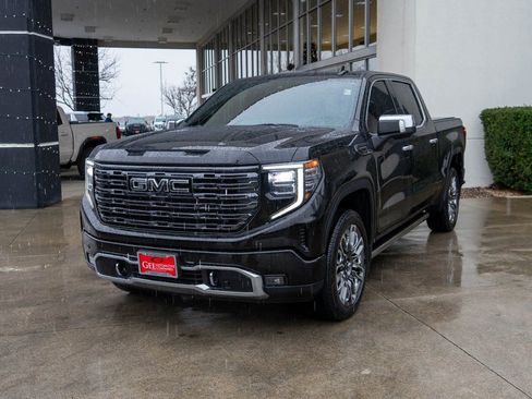 Used 2025 GMC Sierra 1500 Denali Ultimate image 3