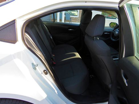 Used 2021 Toyota Corolla LE FWD image 17