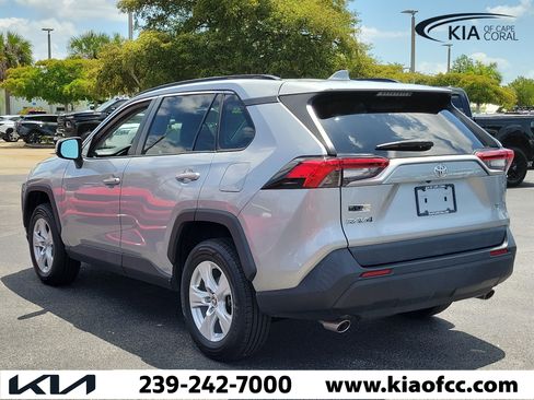 Used 2021 Toyota RAV4 XLE w/ Convenience Package FWD image 6