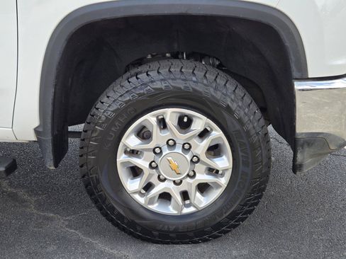 Used 2023 Chevrolet Silverado 3500 LT w/ Convenience Package AWD/4WD image 5