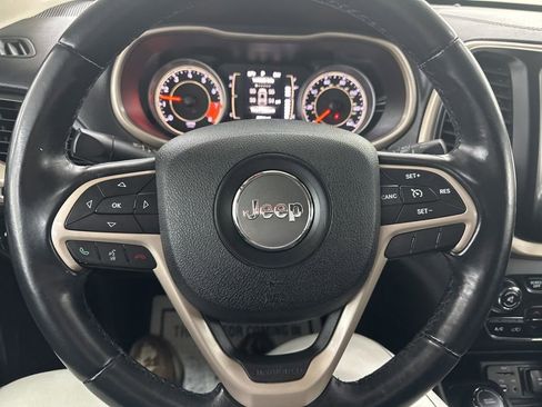 Used 2015 Jeep Cherokee Latitude w/ Comfort/Convenience Group image 33