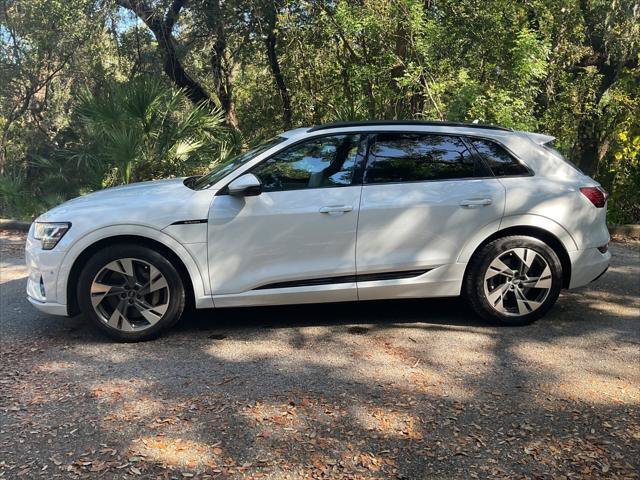 Used 2022 Audi e-tron Premium w/ Convenience Plus Package AWD/4WD image 3