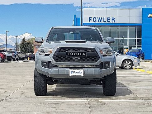 Used 2019 Toyota Tacoma TRD Sport image 3