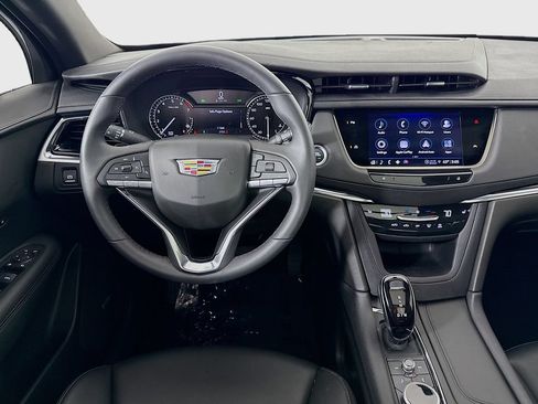 Used 2025 Cadillac XT6 Luxury FWD image 24