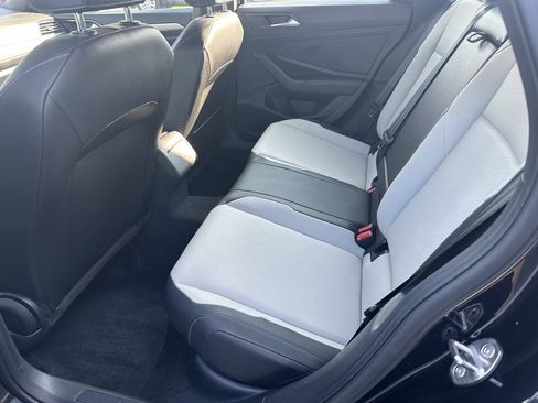 Used 2019 Volkswagen Jetta R-Line FWD image 16