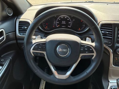 Used 2017 Jeep Grand Cherokee Laredo AWD/4WD image 31