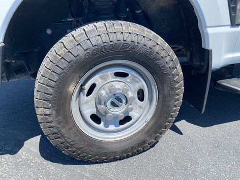 Used 2024 Ford F250 XL w/ FX4 Off-Road Package AWD/4WD image 2