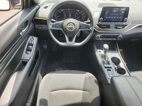 Used 2025 Nissan Altima 2.5 SV AWD/4WD image 11