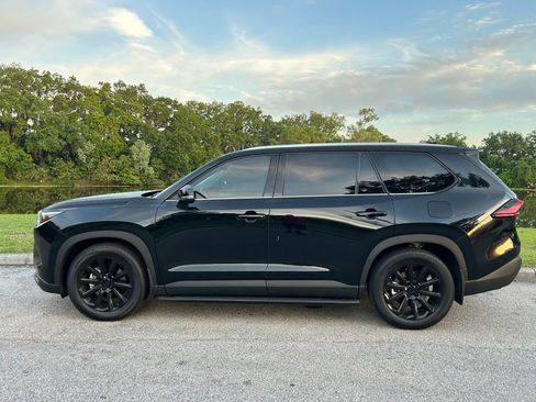 Used 2025 Toyota Grand Highlander FWD image 2